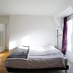 Lovely And Bright Studio Close To The Quais