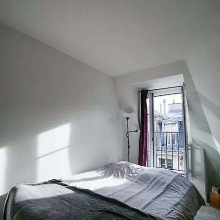 Lovely And Bright Studio Close To The Quais *
